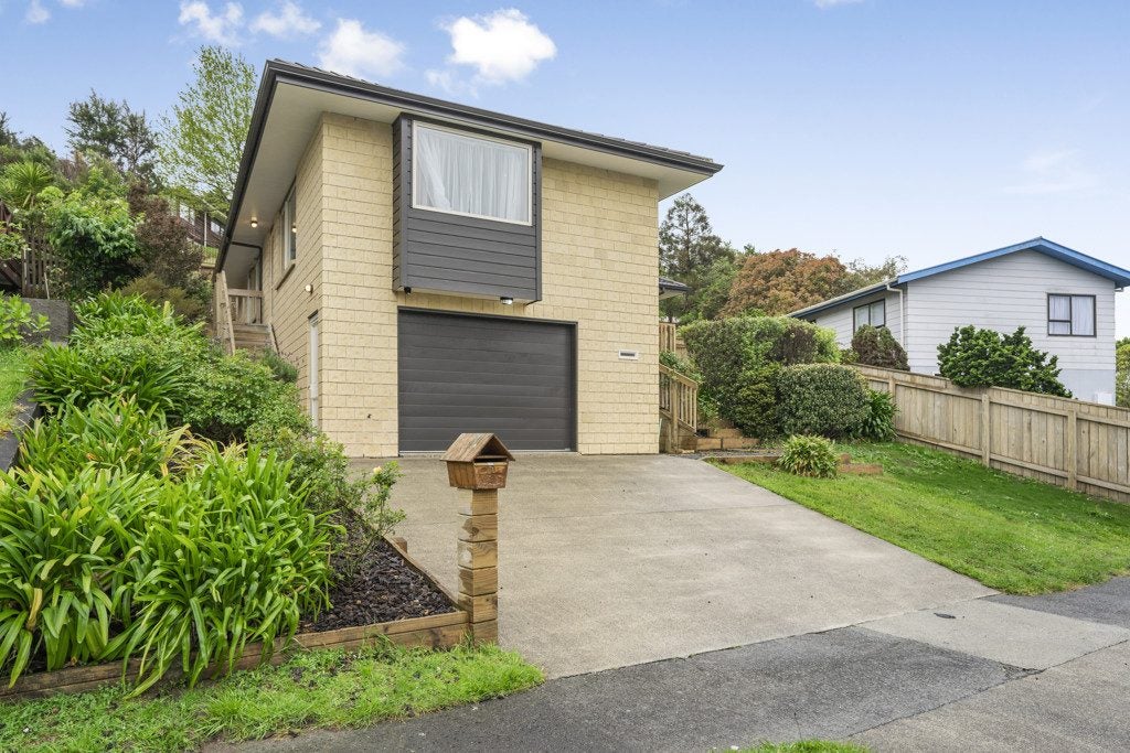 20 Enfield Street, Wainuiomata, Lower Hutt - Carousel 2