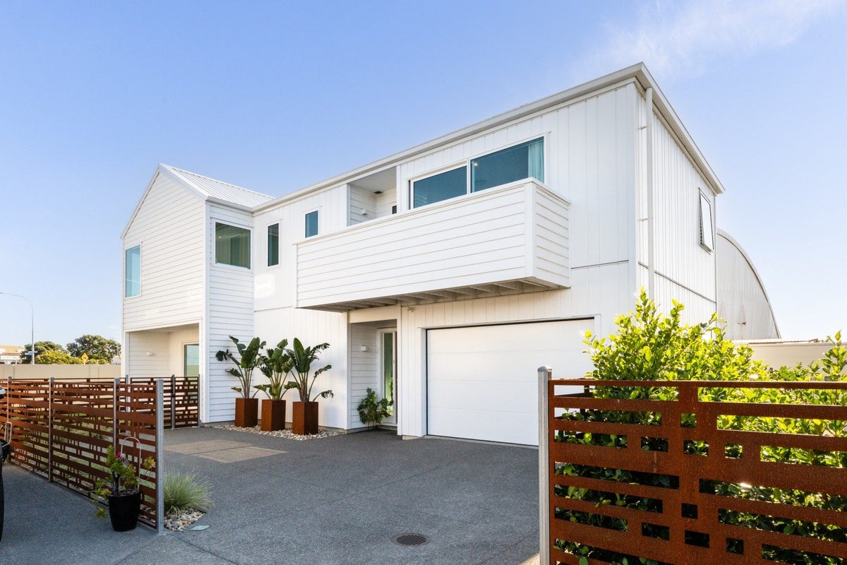 33 Coronation Street , Ahuriri, Napier - Carousel 2