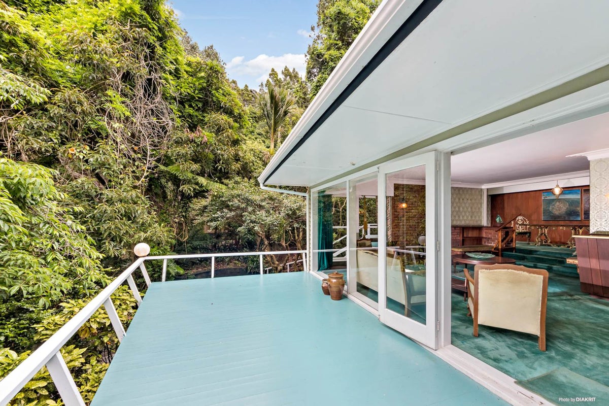 20 Takahe Road, Titirangi, Auckland - Carousel 2