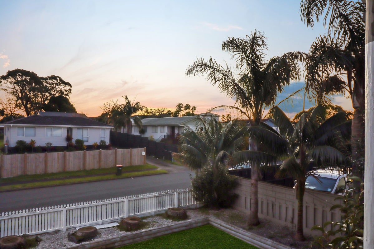 18 Becker Drive, Weymouth, Auckland - Carousel 18