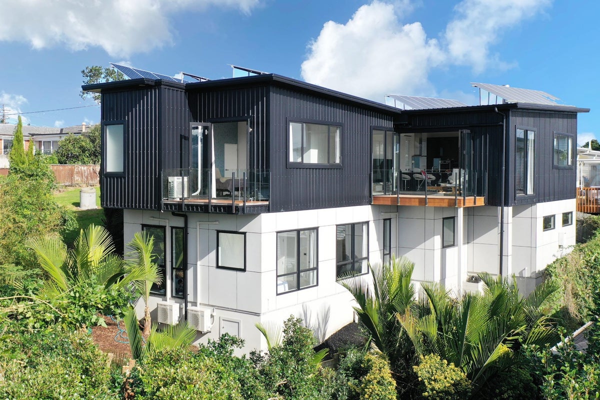 485A East Coast Road, Murrays Bay, Auckland - Carousel 2
