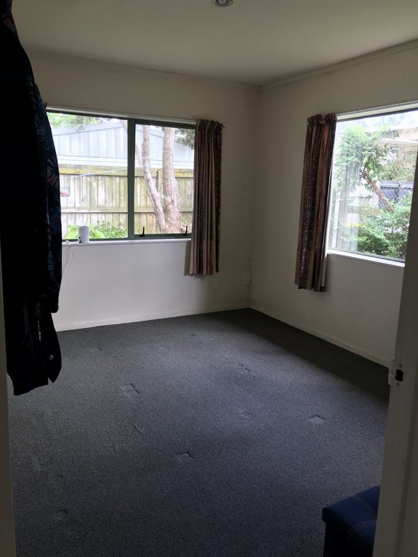 4 Ingleby Place, Kelston, Auckland - Carousel 7