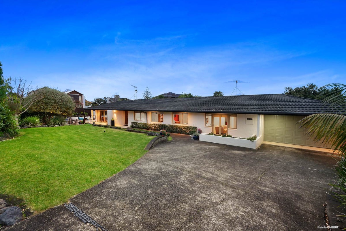 17 Seymour Road, Mellons Bay, Auckland - Carousel 1