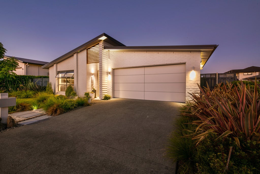 17 Gelderland Way, Karaka, Papakura - Carousel 1