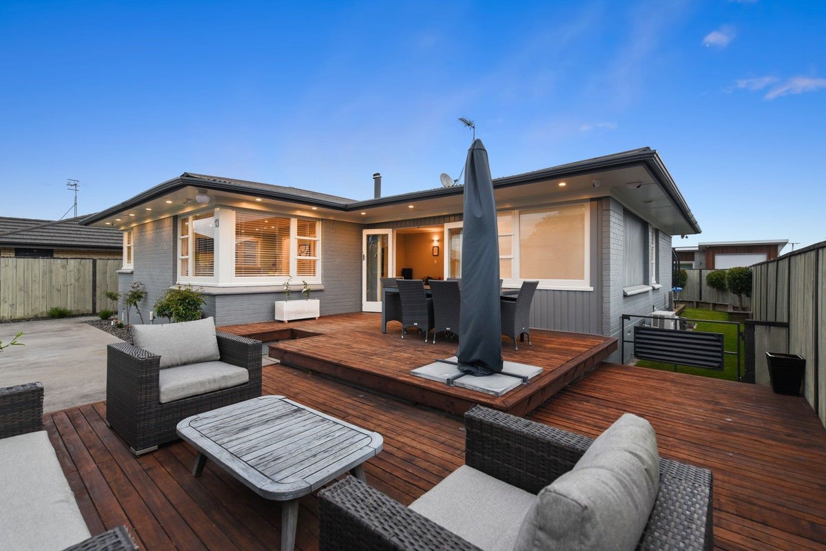 13 Dover Road, St Andrews, Hamilton - Carousel 1
