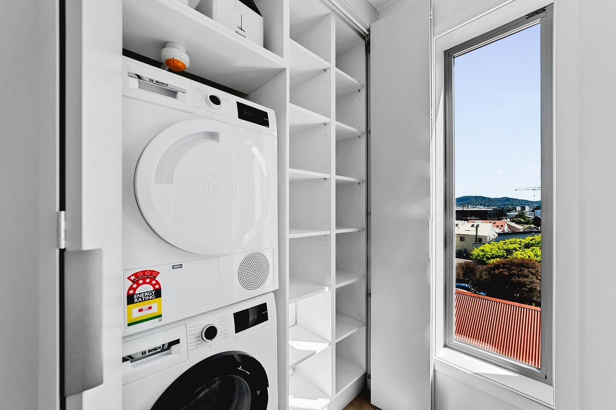 12 Hugh Street, Mount Cook, Wellington - Carousel 37