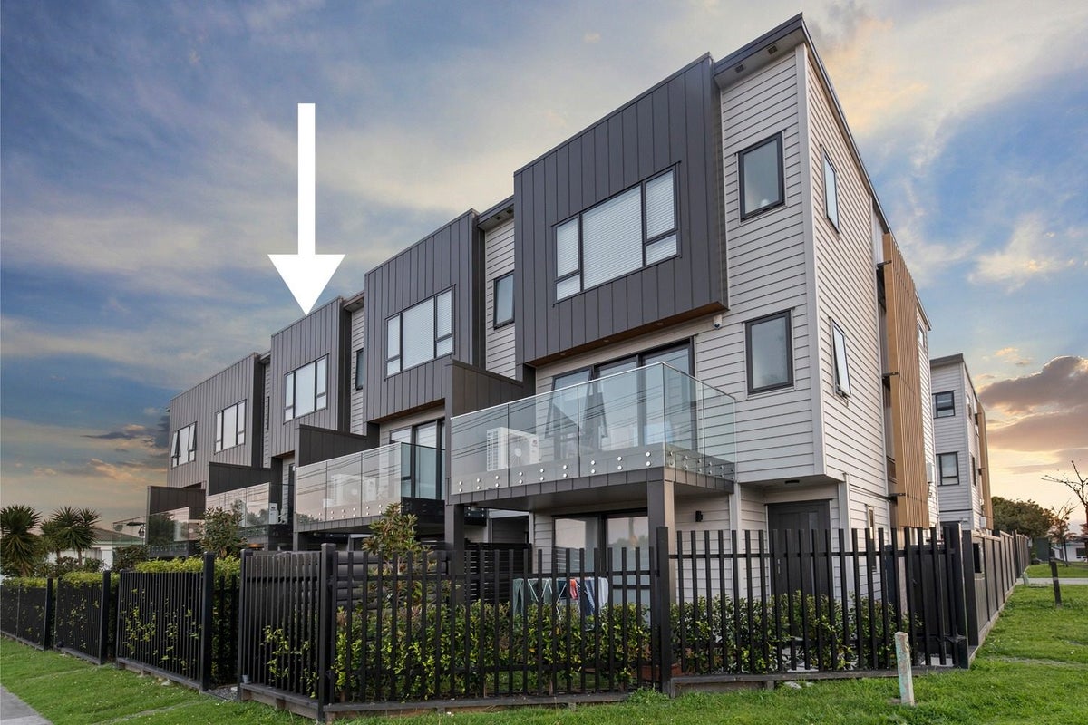 2C Fowler Street, Northcote, Auckland - Carousel 1