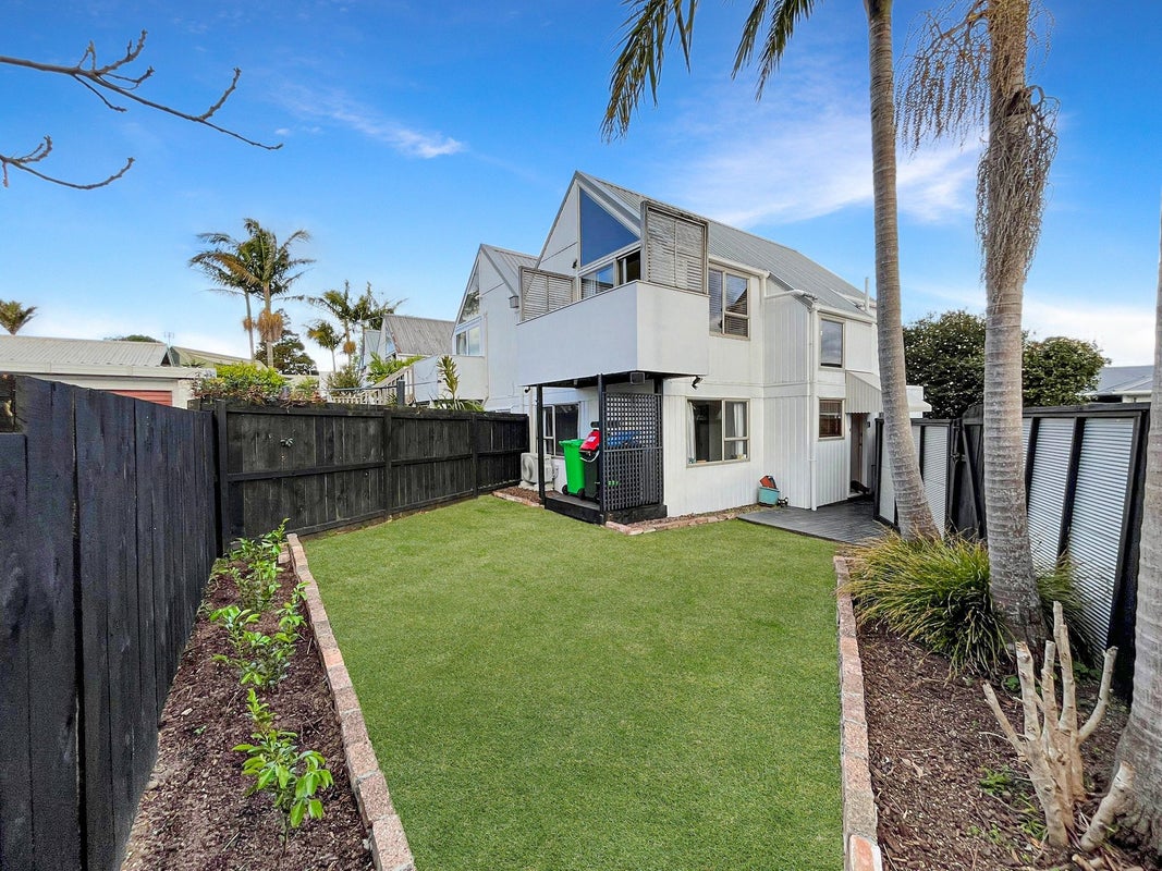 1/8 Springleigh Avenue, Mount Albert, Auckland - Carousel 1