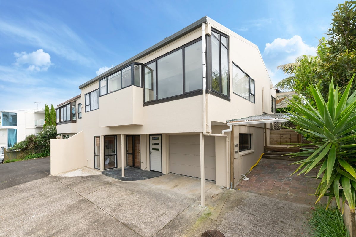 3/8 City View Terrace, Birkenhead, Auckland - Carousel 1