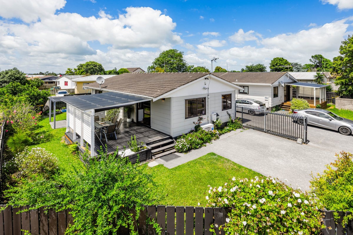 1/2 Burundi Avenue, Clendon Park, Auckland - Carousel 2
