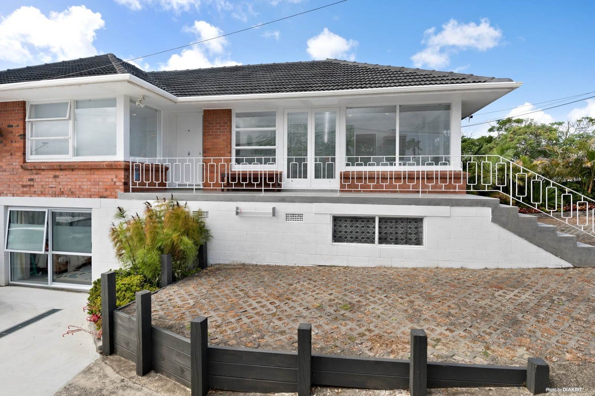 1/85 Sylvan Avenue, Northcote, Auckland - Carousel 1
