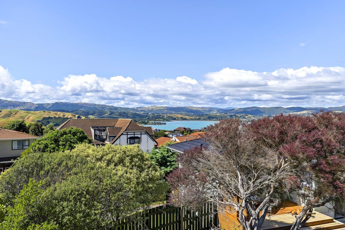 7B Tregony Place, Camborne, Porirua - Carousel 2
