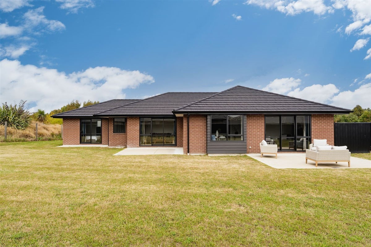 43 Awa Toru Drive, Fairfield, Dunedin - Carousel 1