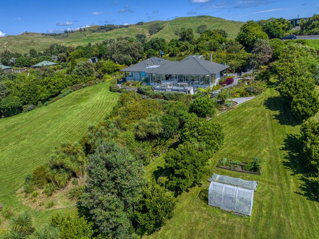 45 Winifred Street, Okitu, Gisborne - Carousel 2