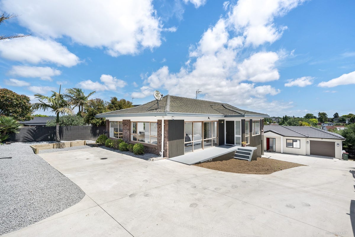 71 Prince Regent Drive, Half Moon Bay, Auckland - Carousel 1