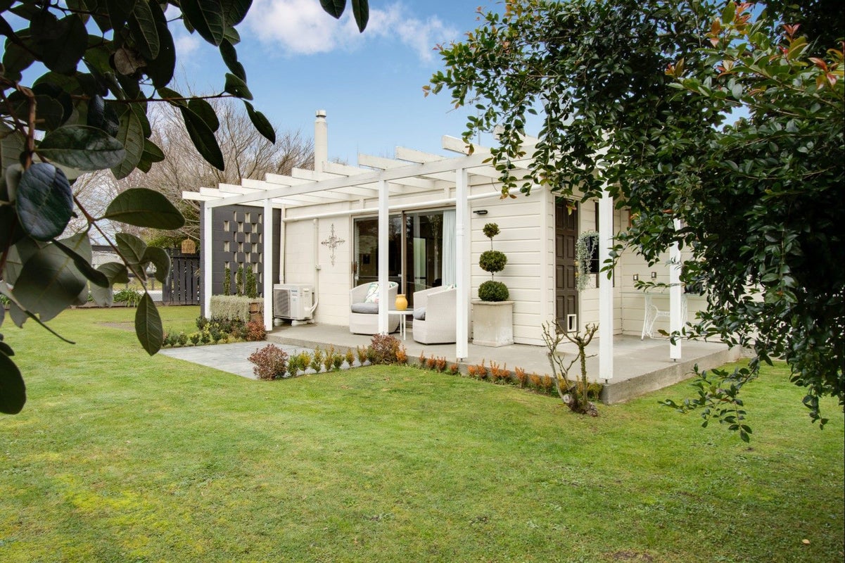 527 Fenwick Street, Mayfair, Hastings - Carousel 1