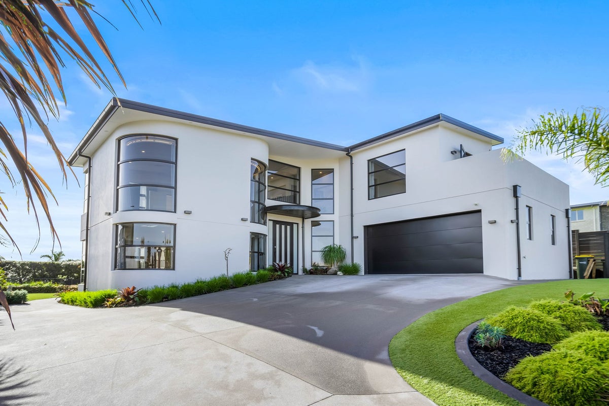 10 Herbert Pollard Drive, Maraetai, Auckland - Carousel 2