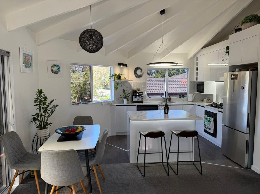 2 Hanui Place, Massey, Auckland - Carousel 1