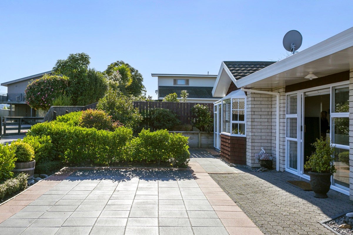 2/30 Harvey Street, Waipahihi, Taupo - Carousel 18