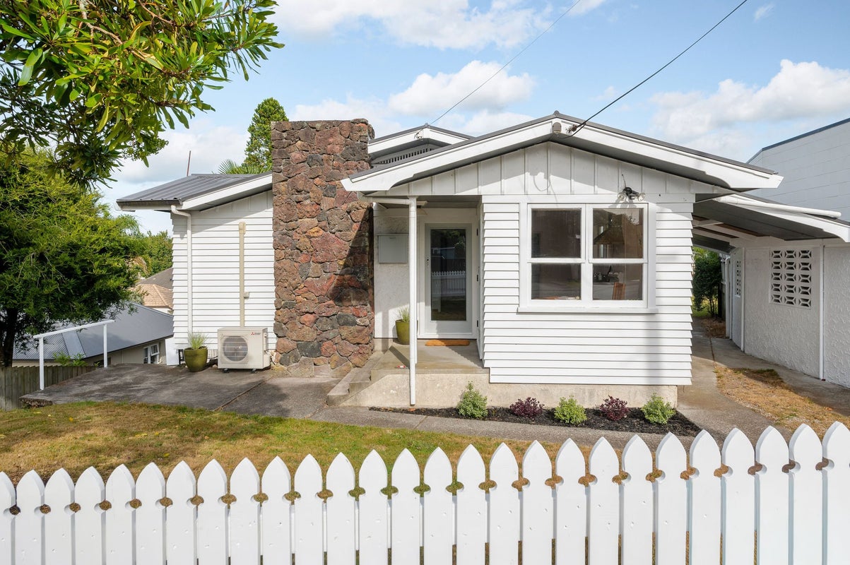 55 Graham Street, Hamilton East, Hamilton - Carousel 1