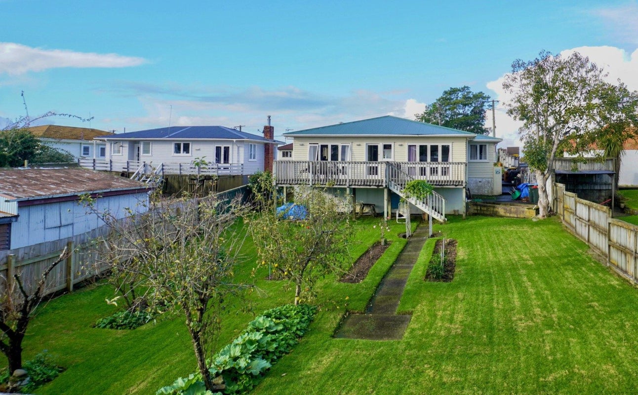 12 Gilliam Street, New Lynn, Auckland - Carousel 1