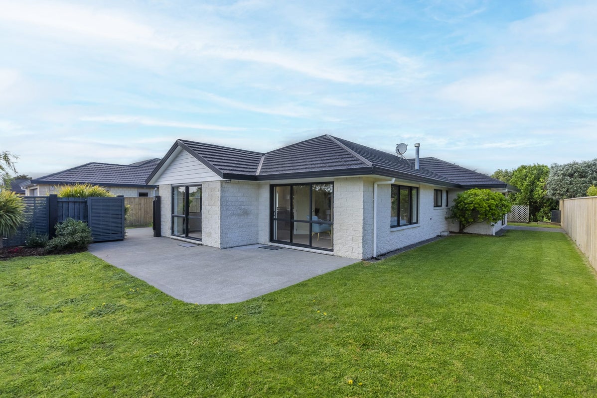 84 The Drive, Paraparaumu Beach, Paraparaumu - Carousel 2
