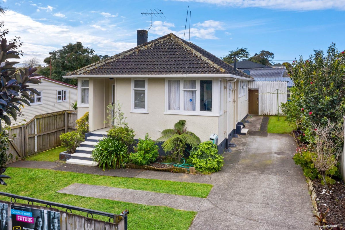 7 Carr Road, Three Kings, Auckland - Carousel 1