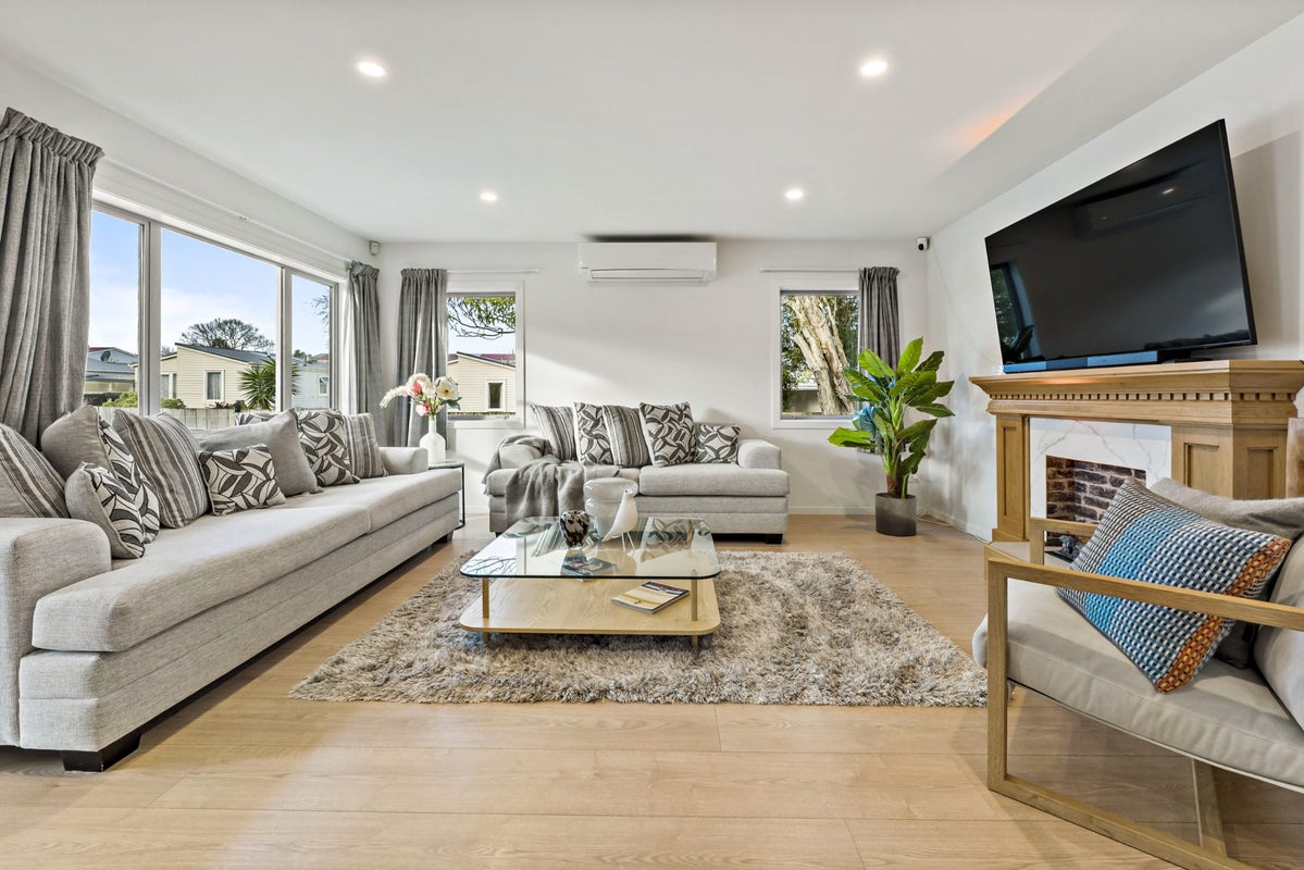 18A Lorraine Avenue, Mount Albert, Auckland - Carousel 2