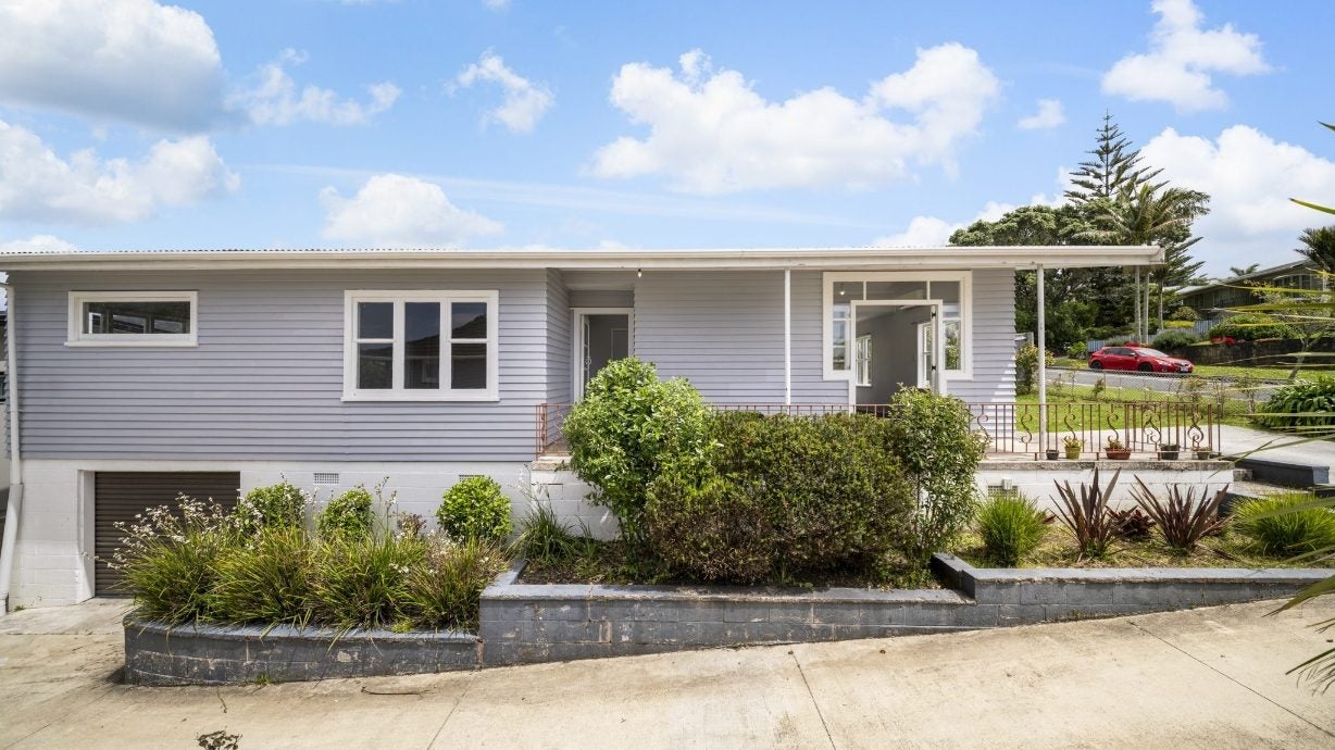 8 Nandana Drive, Glen Eden, Auckland - Carousel 1
