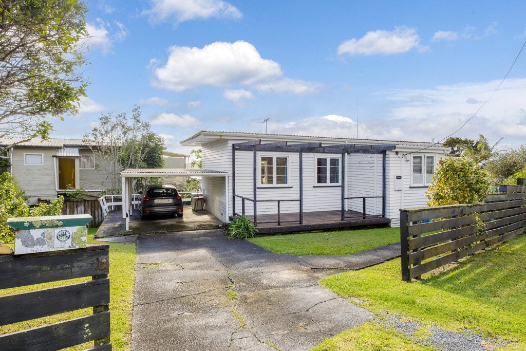 1 Woodlands Avenue, Snells Beach, Snells Beach - Carousel 1
