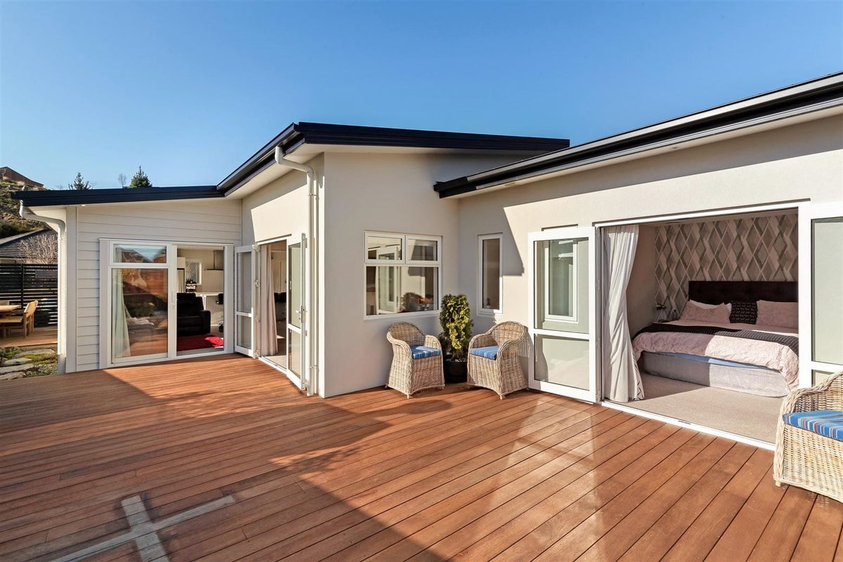 24 Banbury Terrace, Lower Shotover, Queenstown - Carousel 1