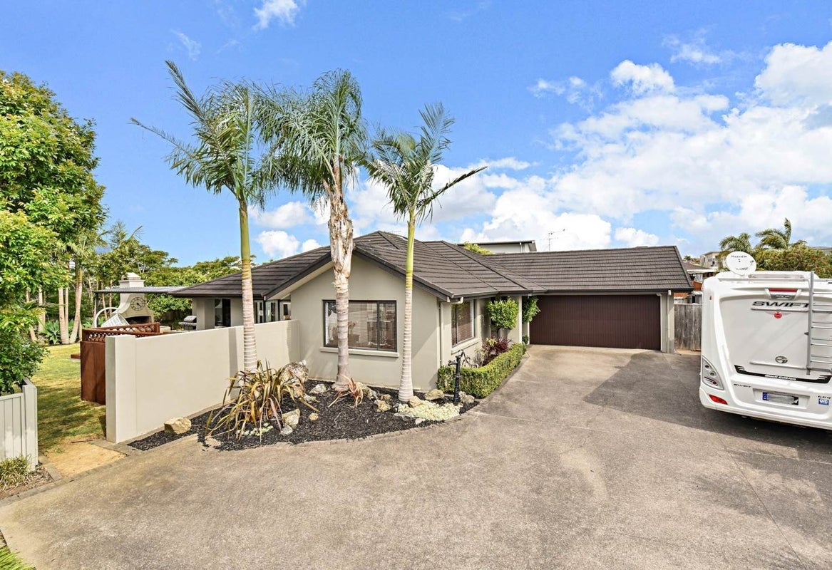 23 Columbia Crescent, Beachlands, Auckland - Carousel 1