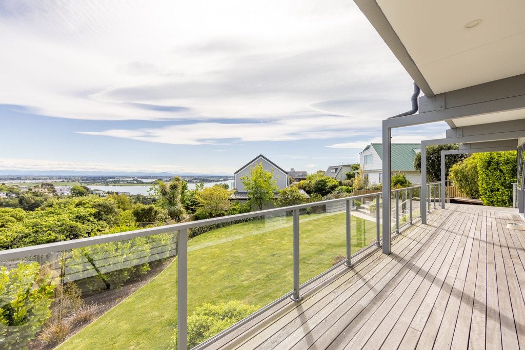 8 Westmere Lane, Mount Pleasant, Christchurch - Carousel 1