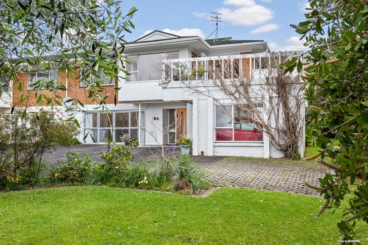 1/9 Hague Place, Birkenhead, Auckland - Carousel 1