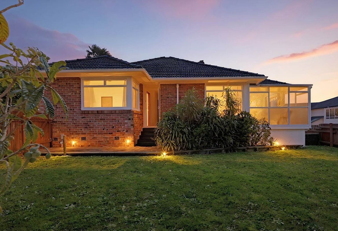 78 Divich Avenue, Te Atatu South, Auckland - Carousel 2
