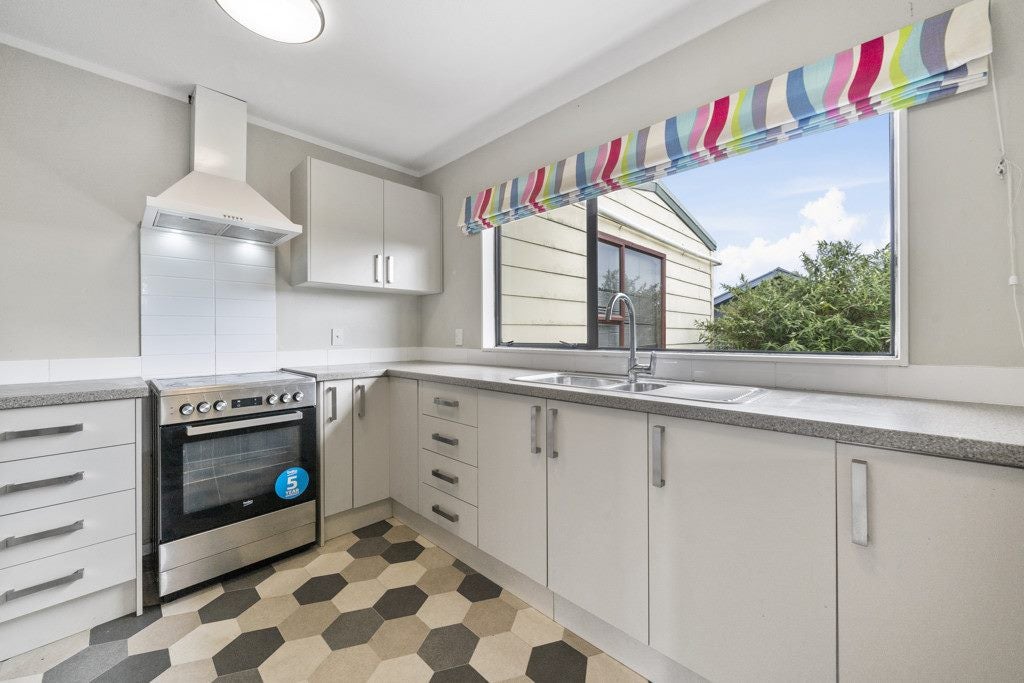 32B Outram Grove, Kelson, Lower Hutt - Carousel 1