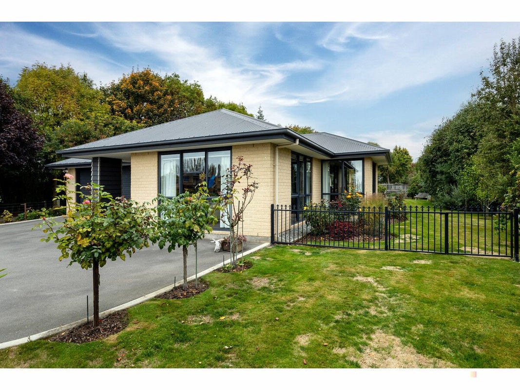 266 Talbot Street, Geraldine - Carousel 1