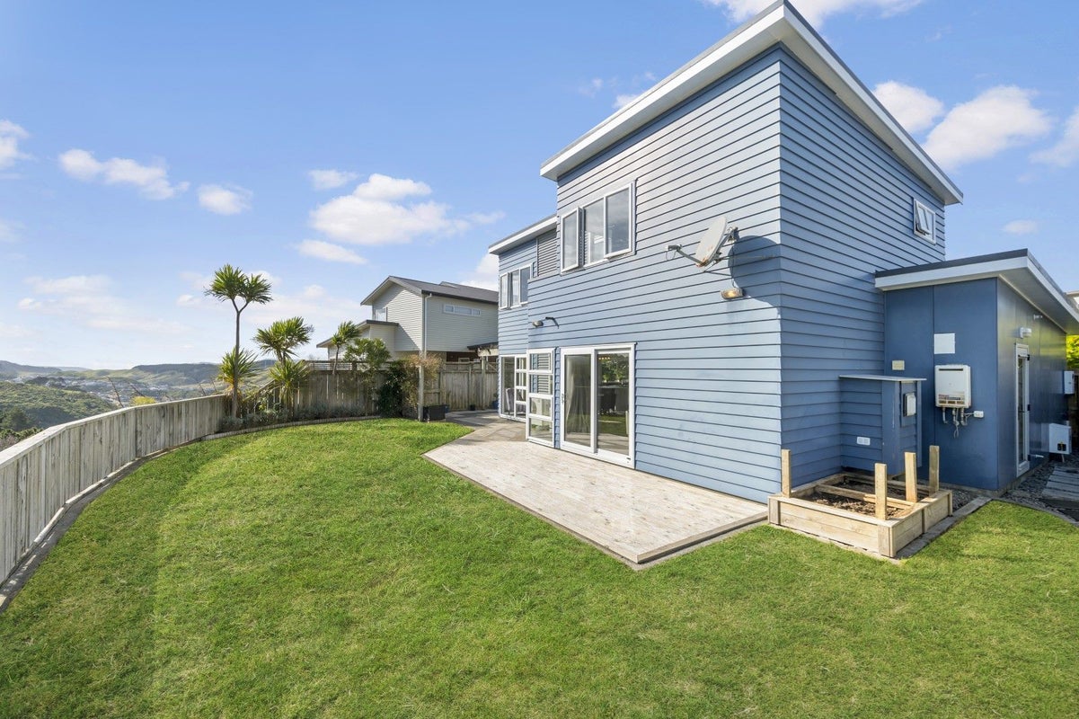 21 Nether Green Crescent, Johnsonville, Wellington - Carousel 2