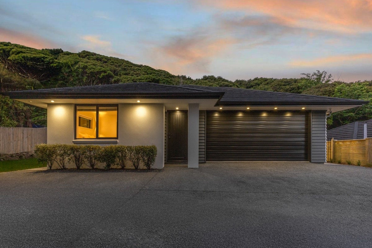 38 Mooring Close, Whitby, Porirua - Carousel 1