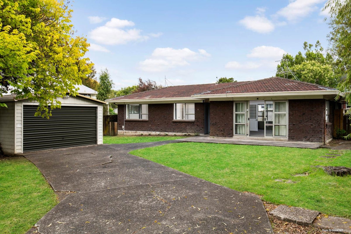 11 Chantal Place, Red Hill, Papakura - Carousel 1