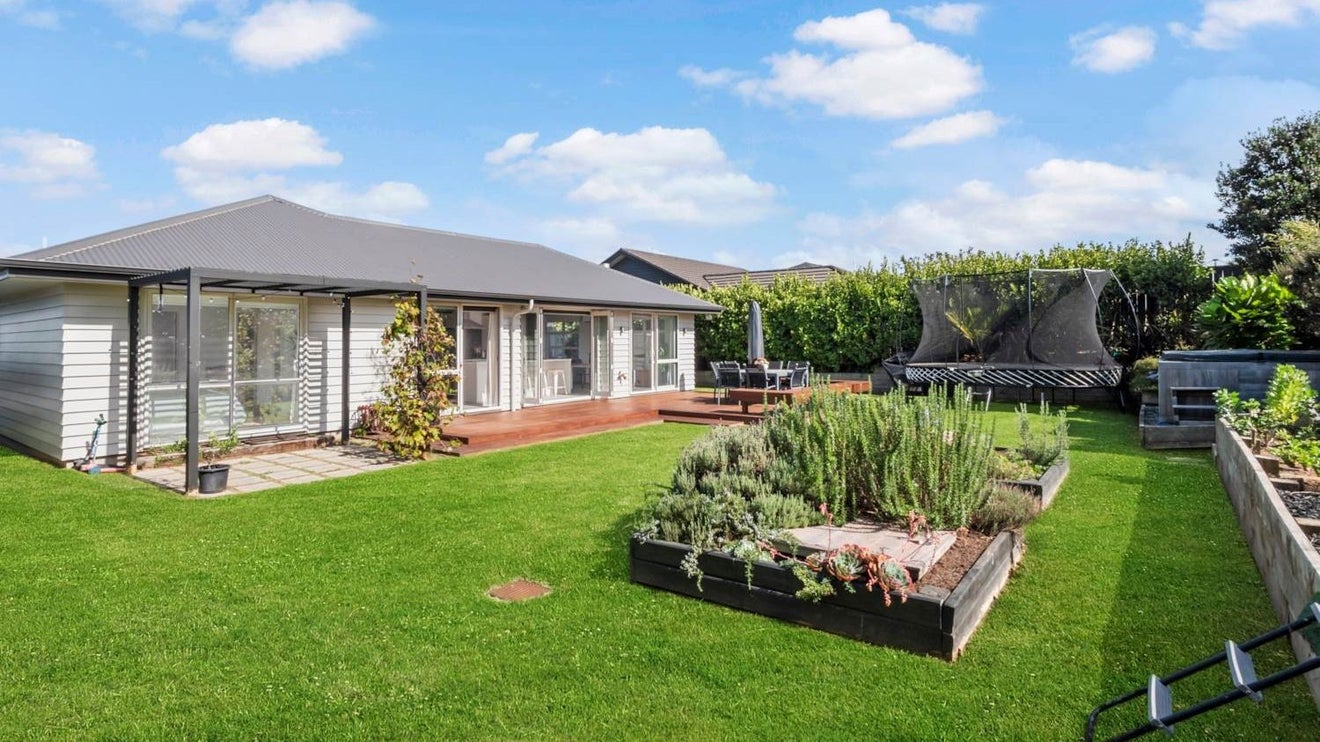 80 Eighth View Avenue, Beachlands, Auckland - Carousel 1