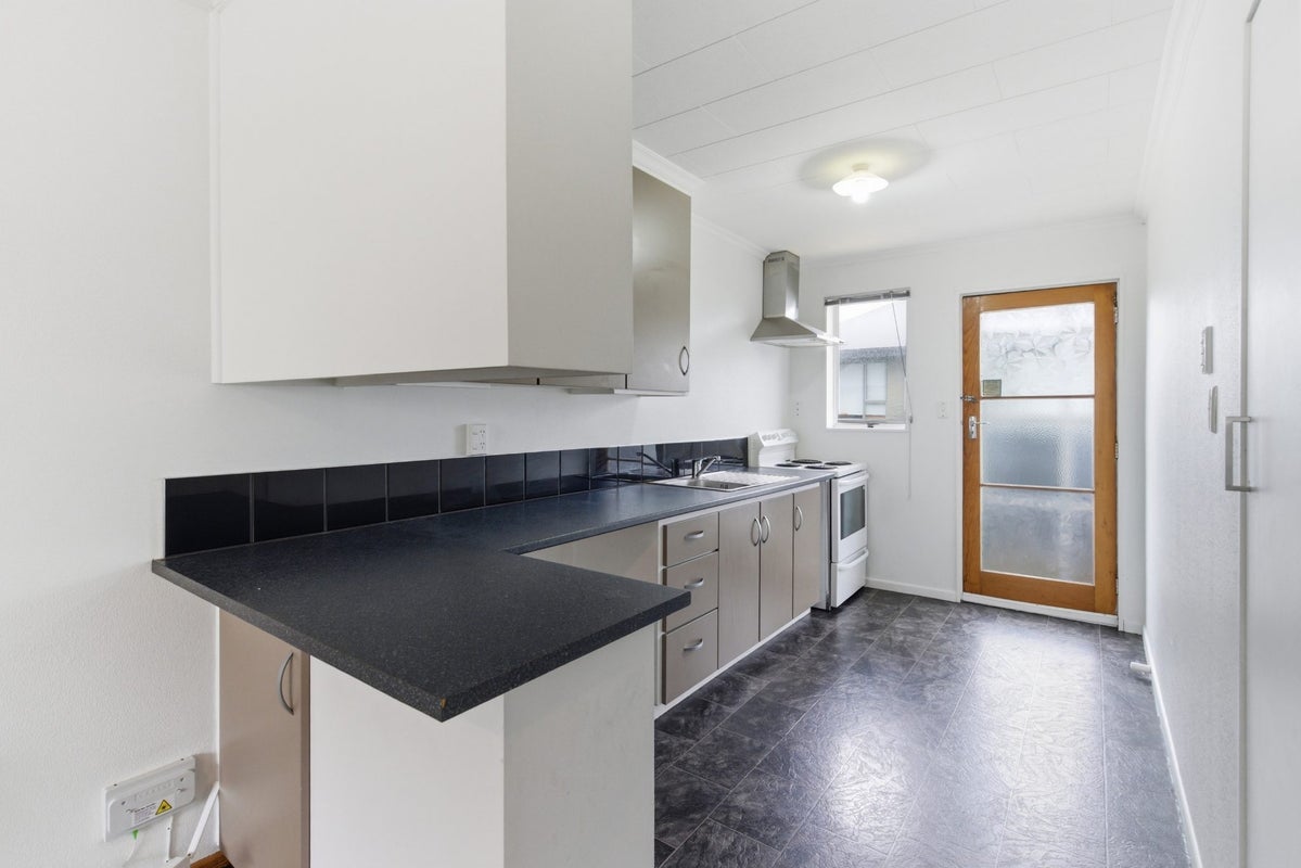 2/152 Earn Street, Appleby, Invercargill - Carousel 2
