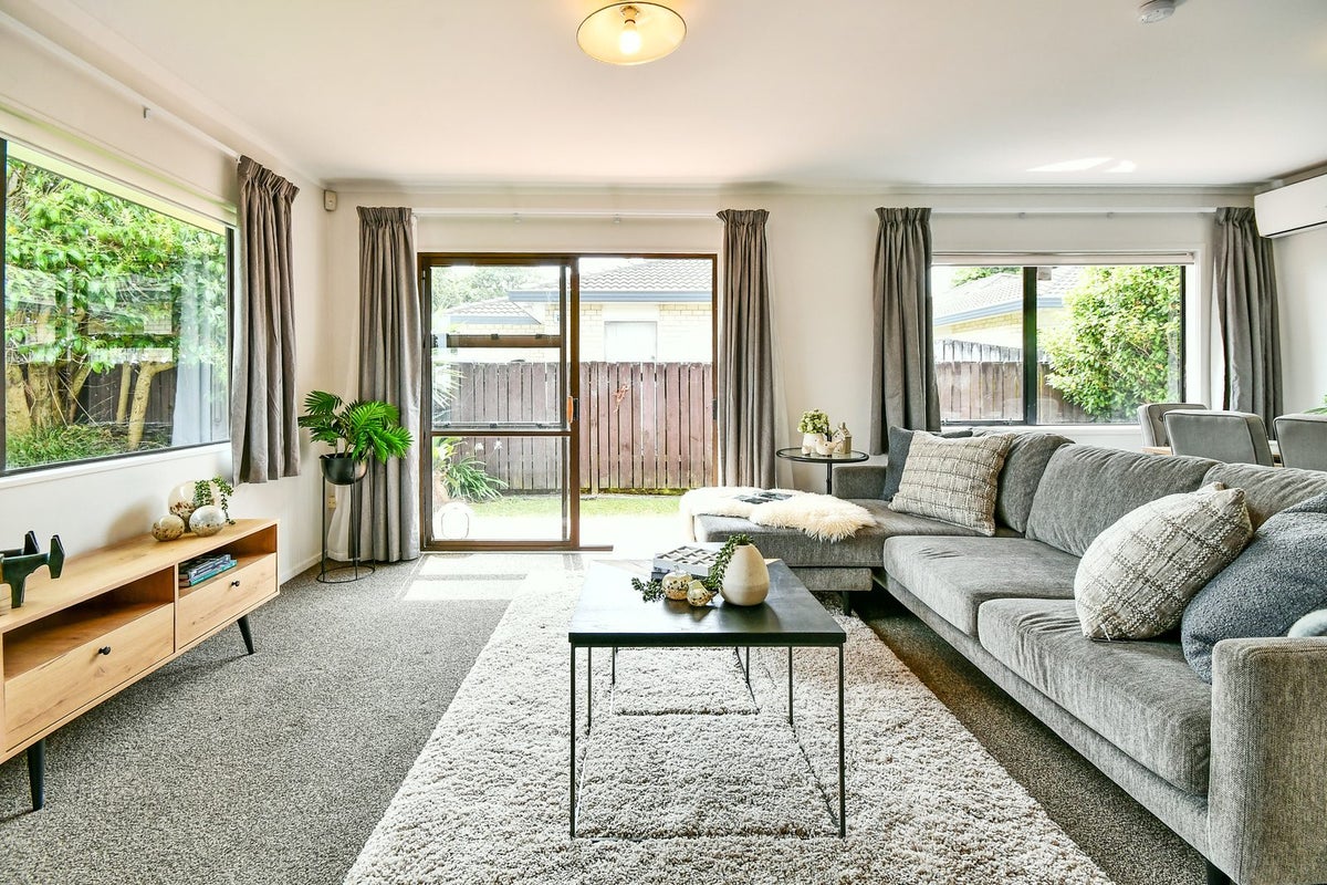 1/33 Onslow Road, Papakura, Papakura - Carousel 2