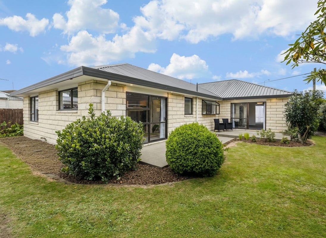 121 Prestons Road, Redwood, Christchurch - Carousel 1