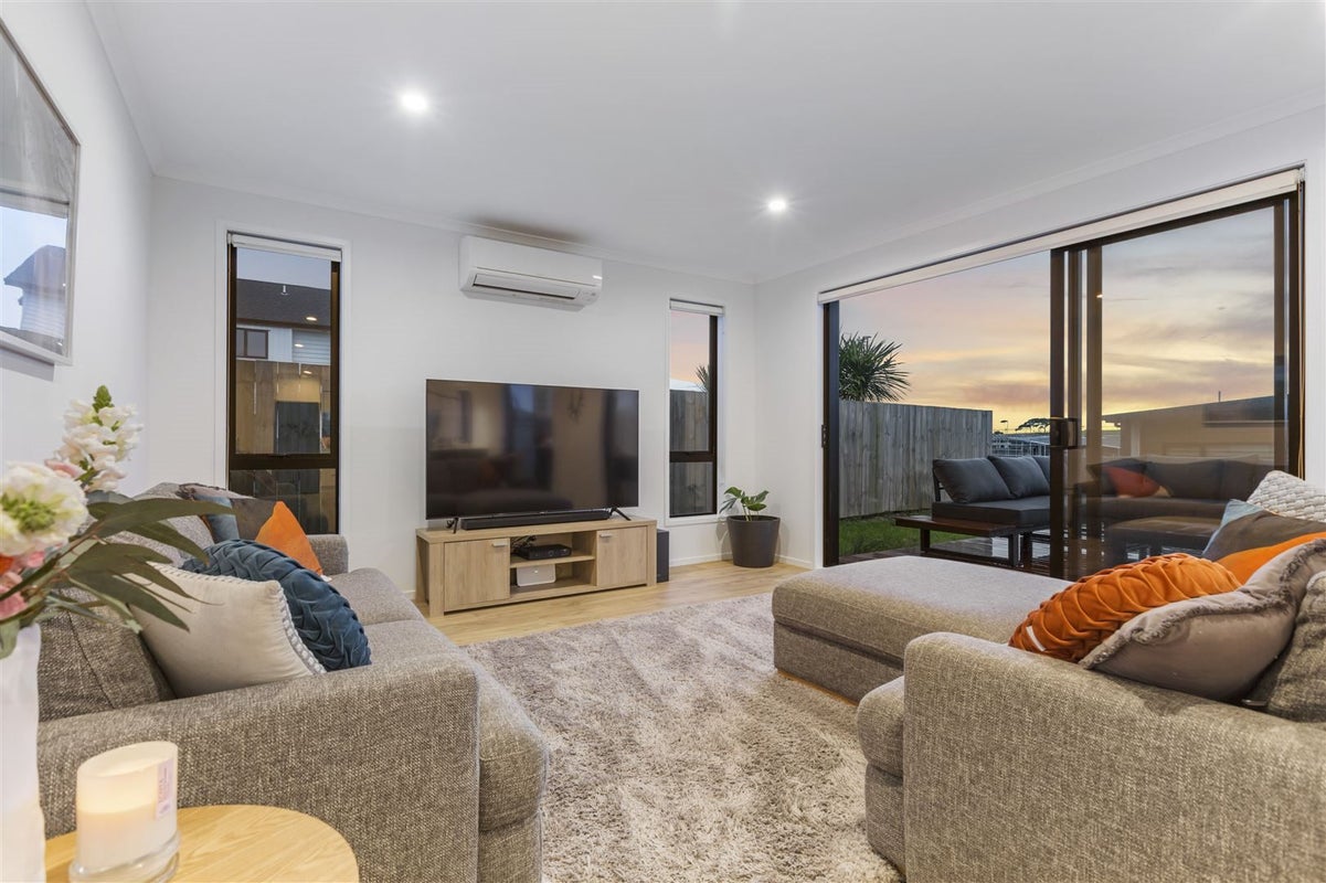 9 Tawatawa Street, Long Bay, Auckland - Carousel 2