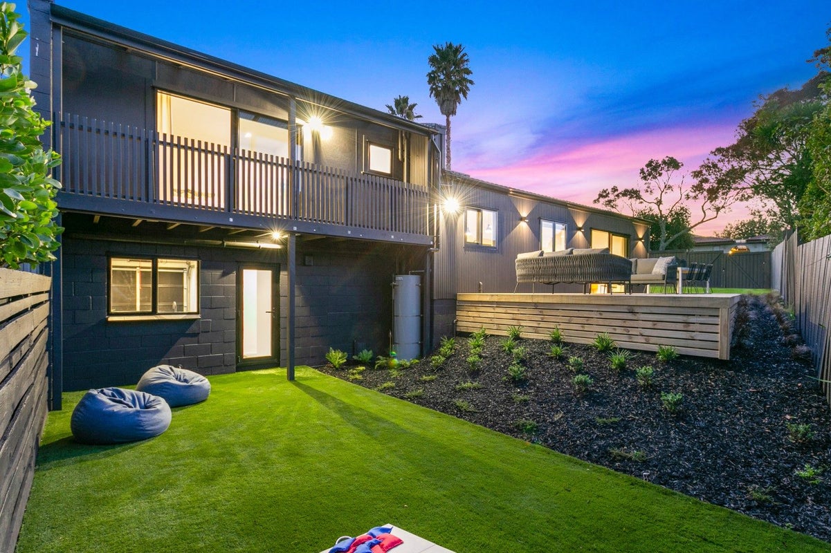 13 Davita Place, Farm Cove, Auckland - Carousel 1