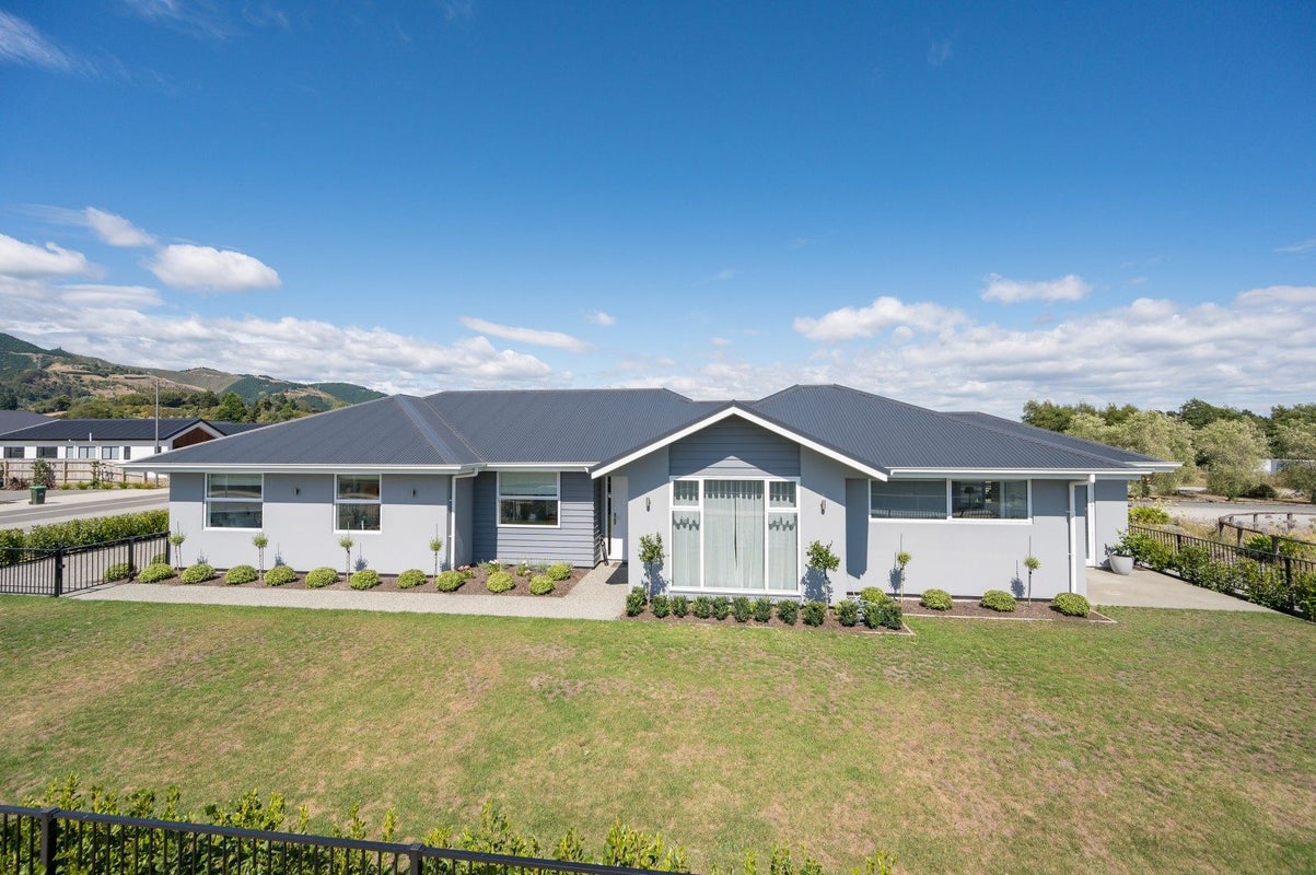 2 Hallmark Drive, Hope, Richmond - Carousel 1
