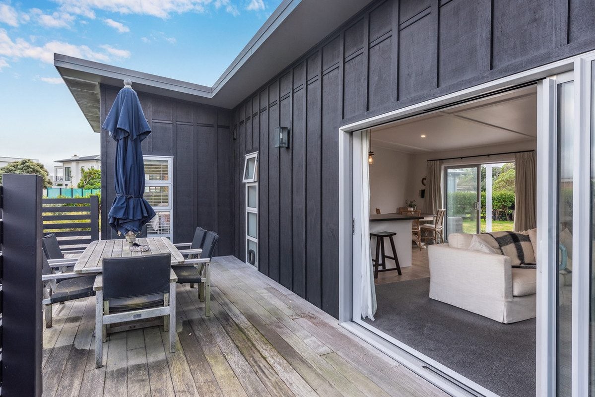 6 Olliver Grove, Waikanae Beach, Waikanae - Carousel 2