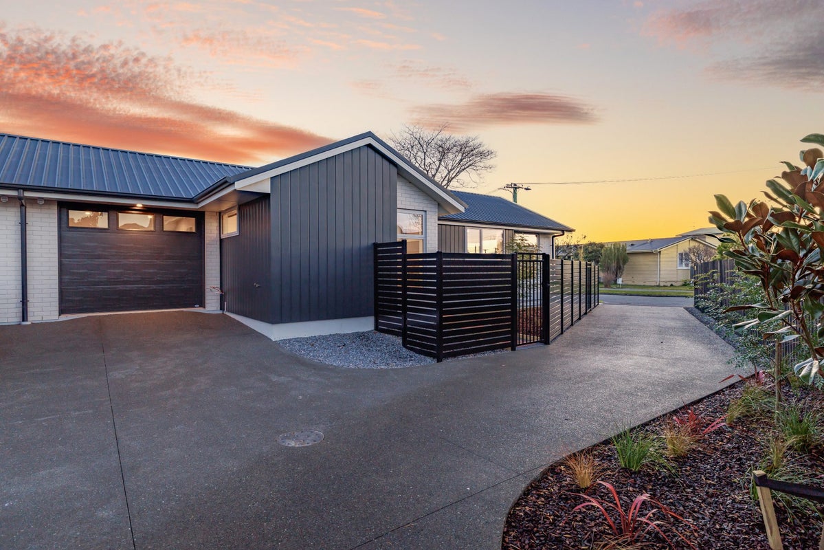 8 Wychwood Crescent, Bishopdale, Christchurch - Carousel 1