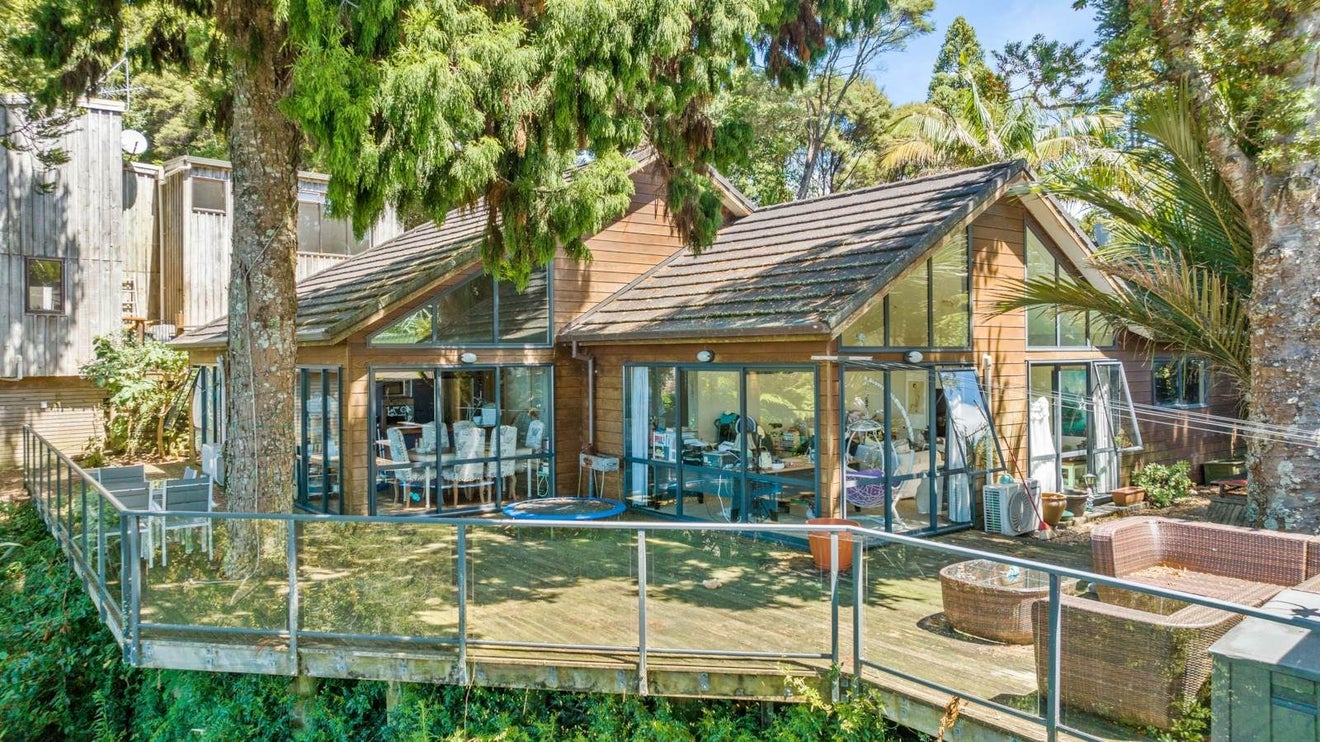 242 Konini Road, Titirangi, Auckland - Carousel 2